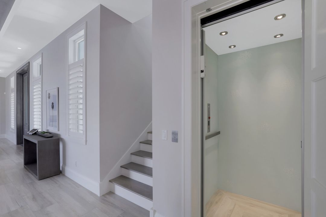 1061 Dana Ct, Marco Island, FL 34145