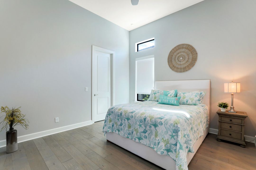 9018 Sorreno Ct, Naples, FL 34119