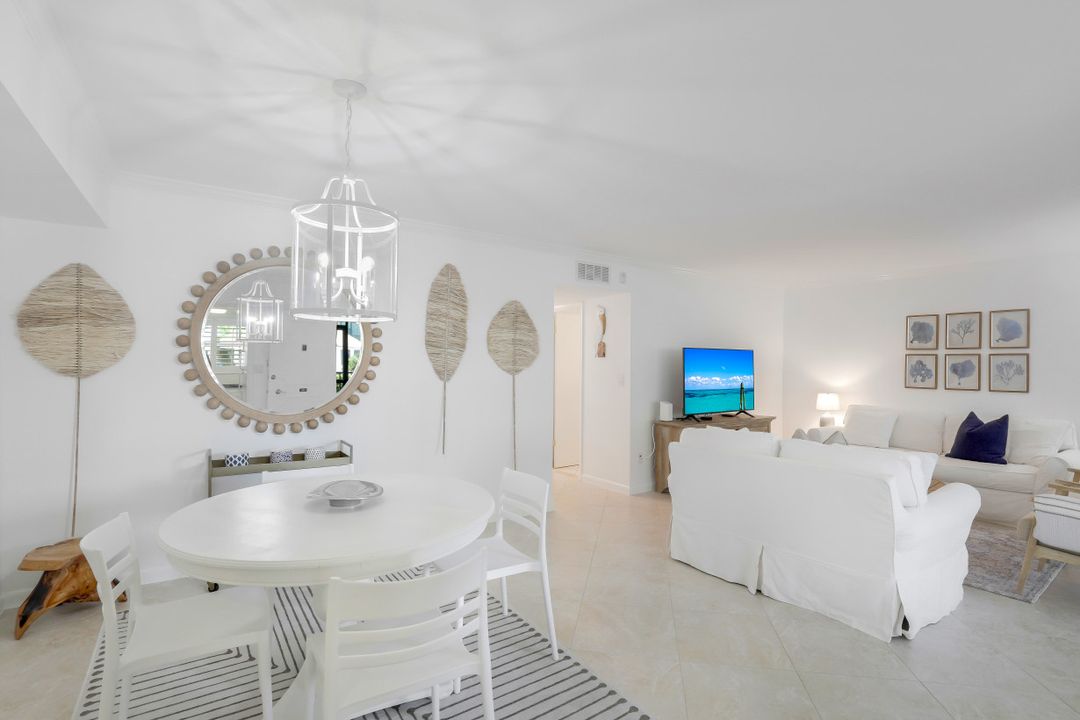 2900 Gulf Shore Blvd N #102, Naples, FL 34103