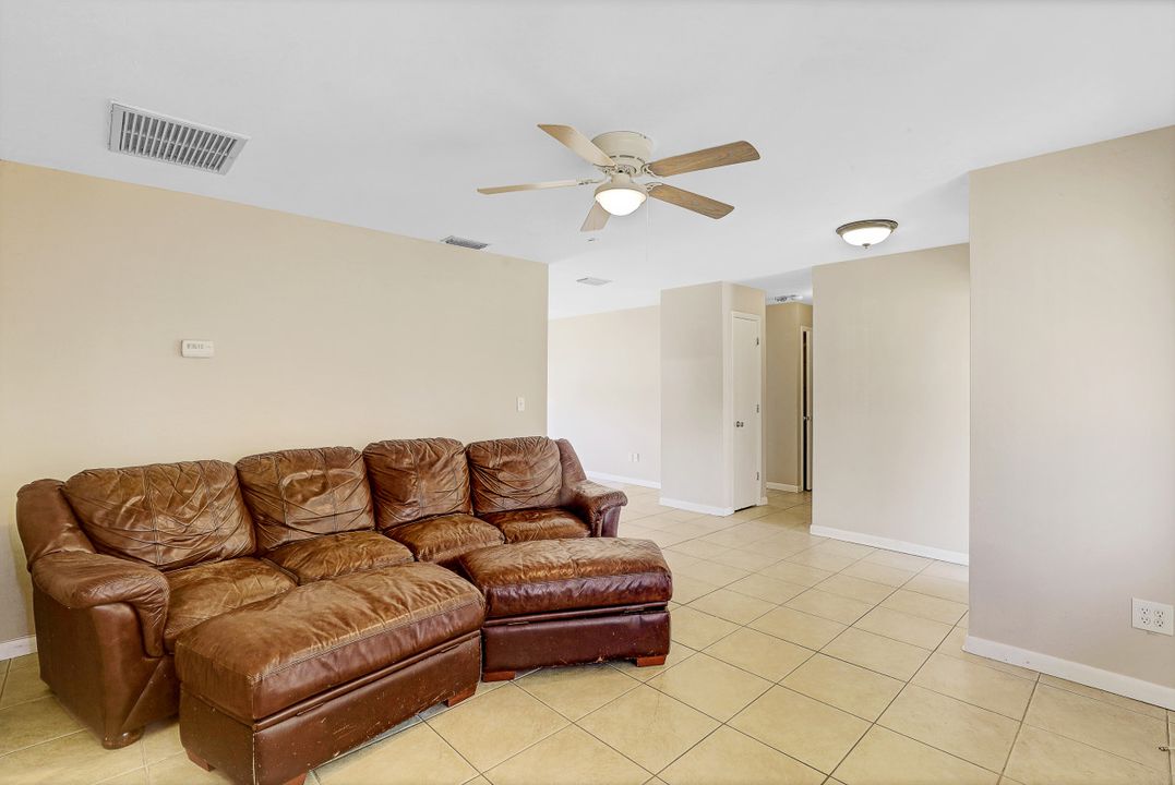323 NE 11th Pl, Cape Coral, FL 33909