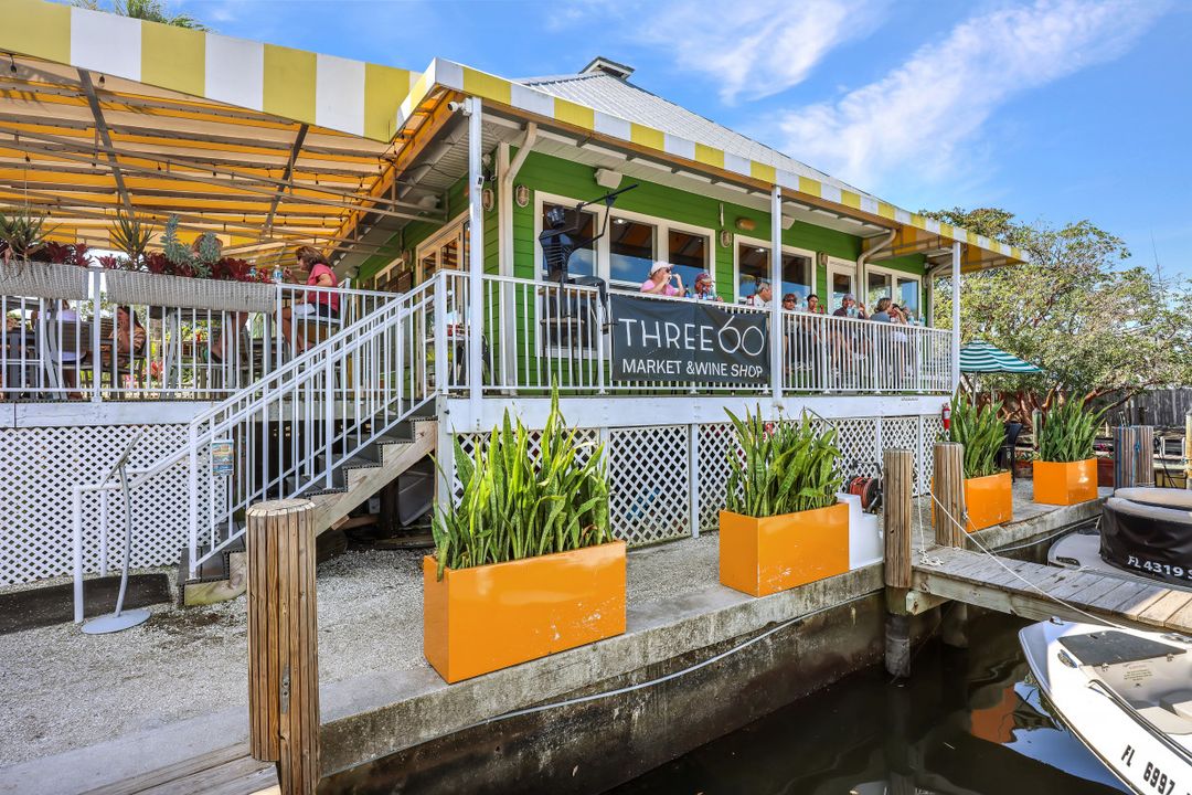 2631 Shoreview Dr, Naples, FL 34112