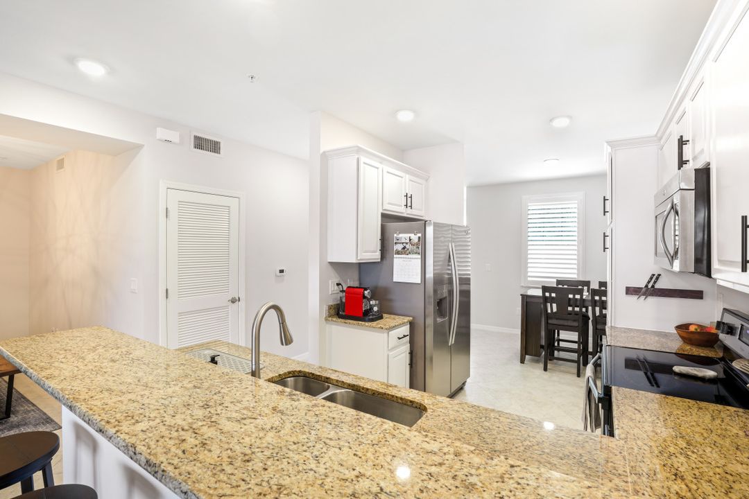 15126 Palmer Lake Cir #103, Naples, FL 34109