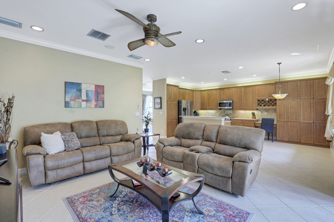 1627 Triangle Palm Terrace, Naples, FL 34119