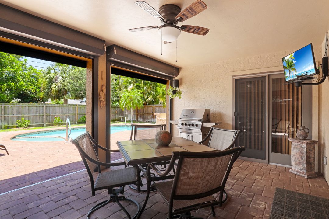 644 94th Ave N, Naples, FL 34108