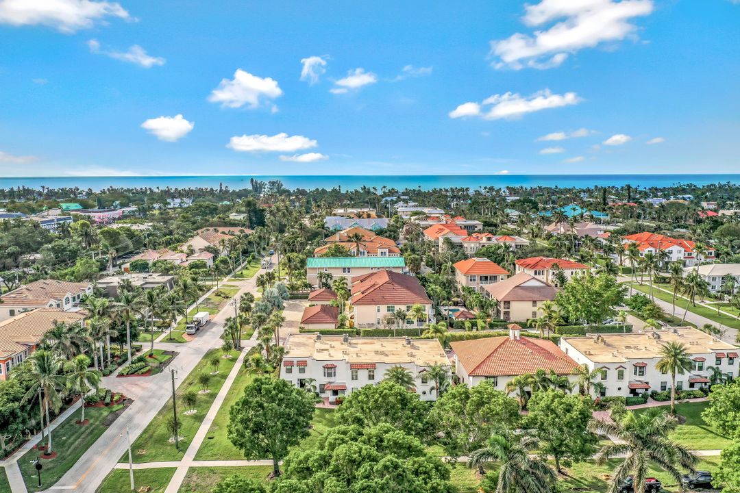 1060 6th St S #1060, Naples, FL 34102