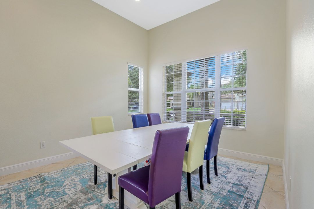 1717 Birdie Dr, Naples, FL 34120