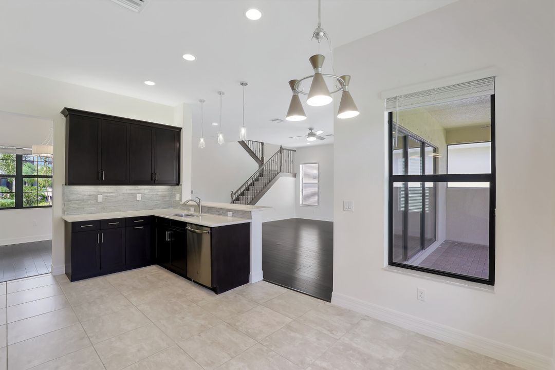 4489 Aurora St, Naples, FL 34119