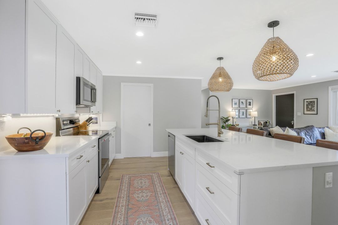 1091 22nd Ave N, Naples, FL 34103