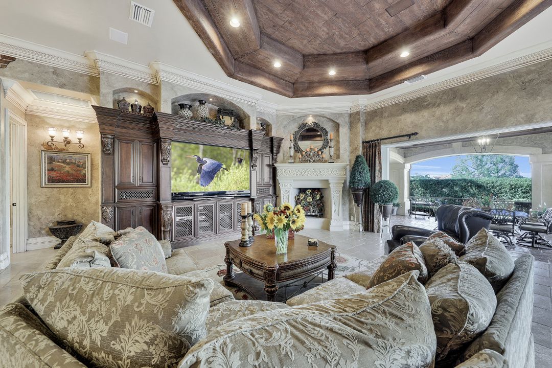 6411 Highcroft Dr, Naples, FL 34119