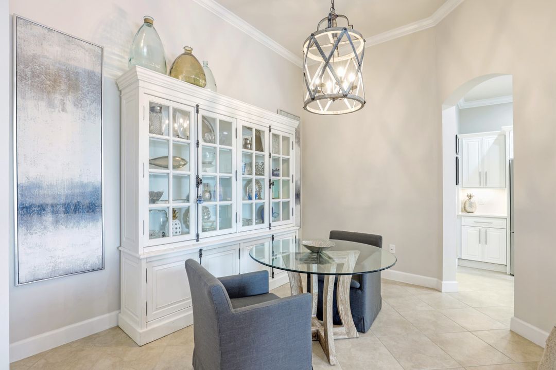 9423 Quarry Dr, Naples, FL 34120