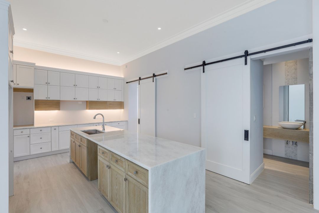 859 92nd Ave N, Naples, FL 34108