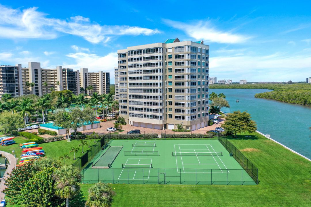 25 Bluebill Ave #201, Naples, FL 34108