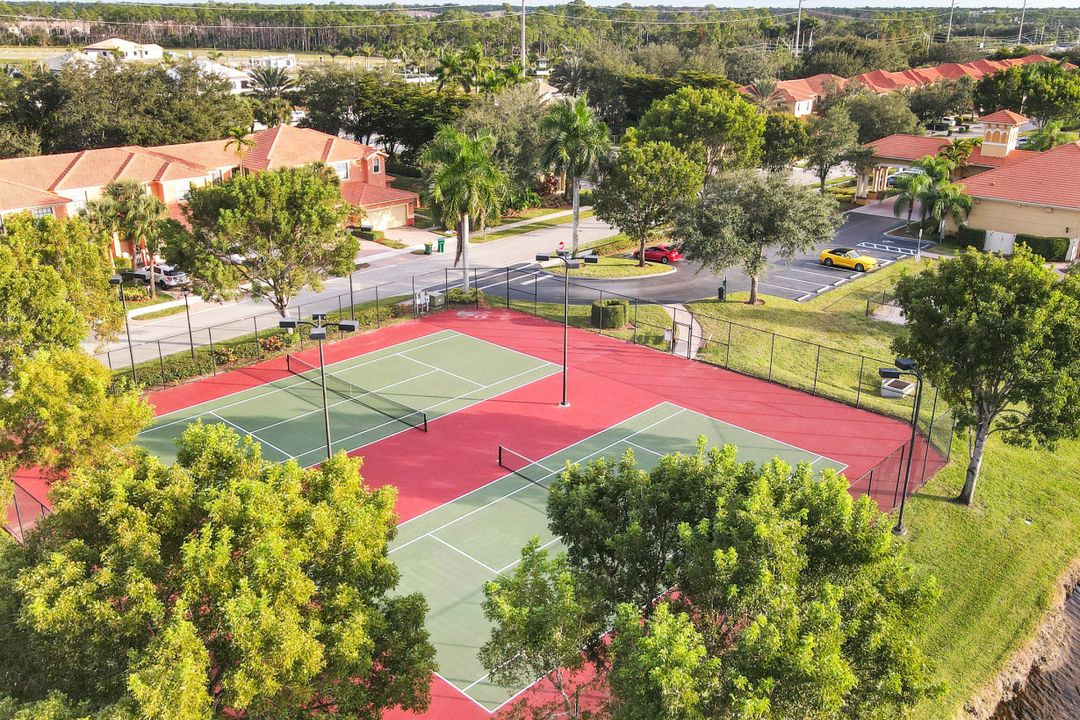 15571 Summit Pl Cir, Naples, FL 34119