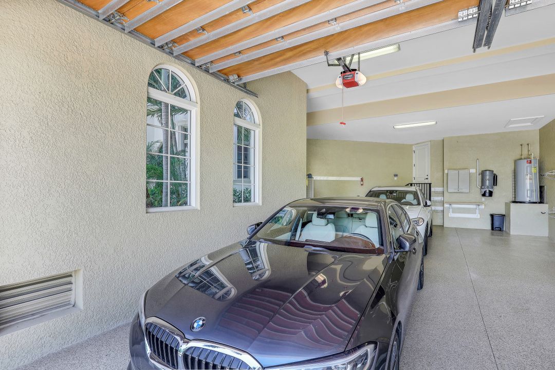 1940 6th St S, Naples, FL 34102