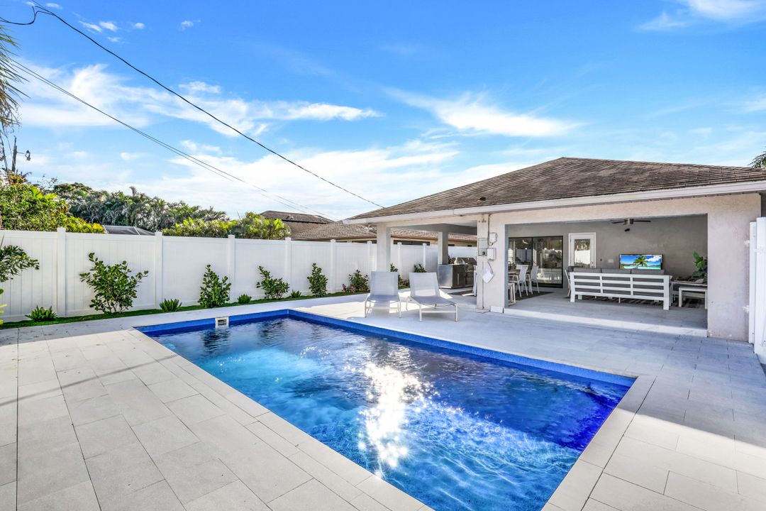 703 92nd Ave N, Naples, FL 34108