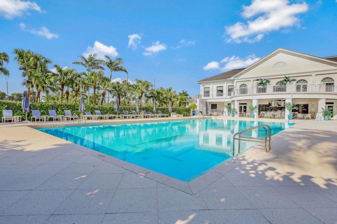 795 Brentwood Point, Naples, FL 34110