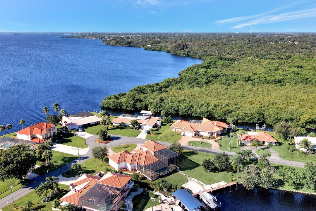 2126 Clubhouse Rd, North Fort Myers, FL 33917