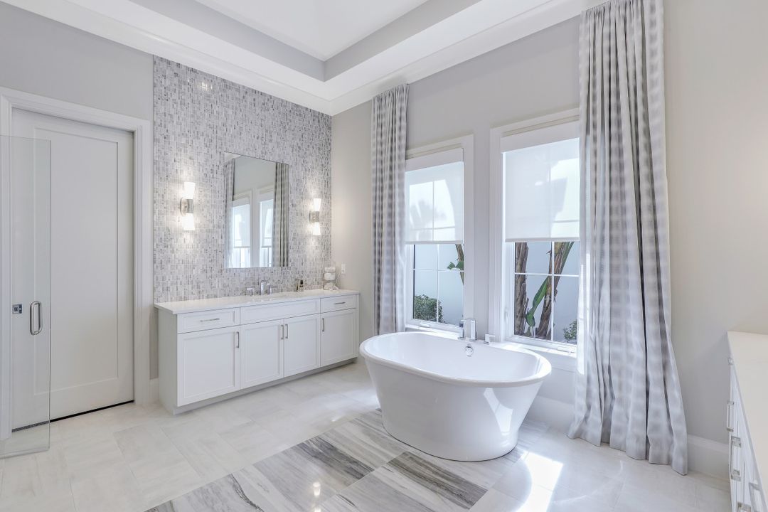 16373 Corsica Way, Naples, FL 34110