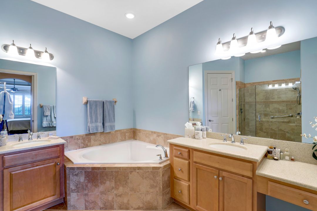 9525 Ironstone Terrace #Unit 202, Naples, FL 34120