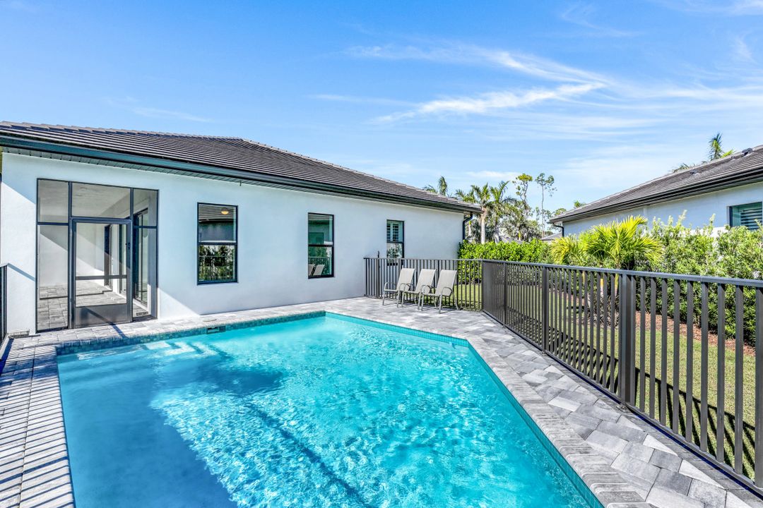 226 Legacy Ct, Naples, FL 34110