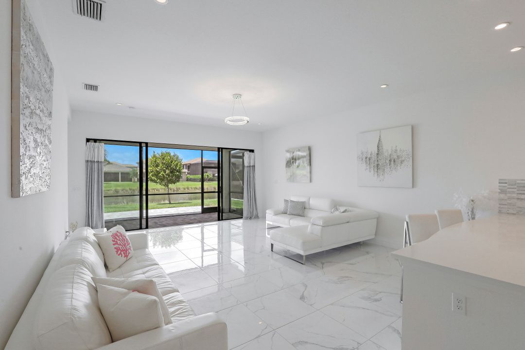 4488 Aurora St, Naples, FL 34119