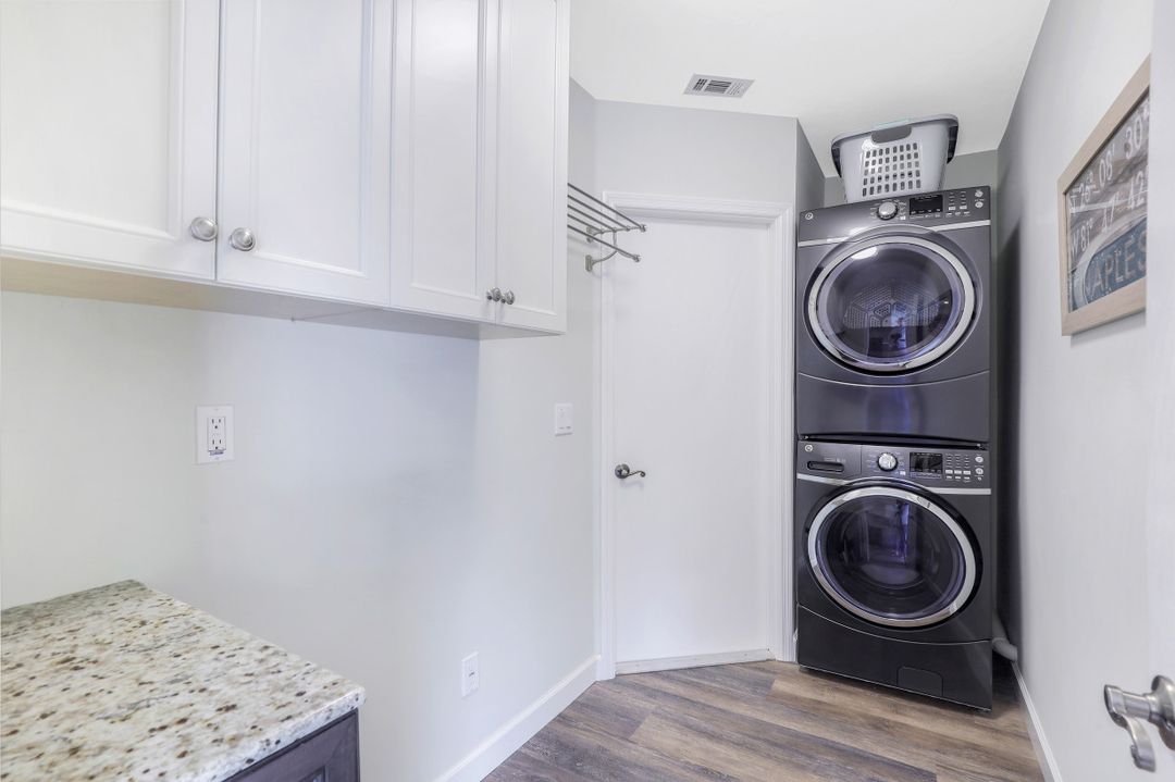 1960 16th St NE, Naples, FL 34120