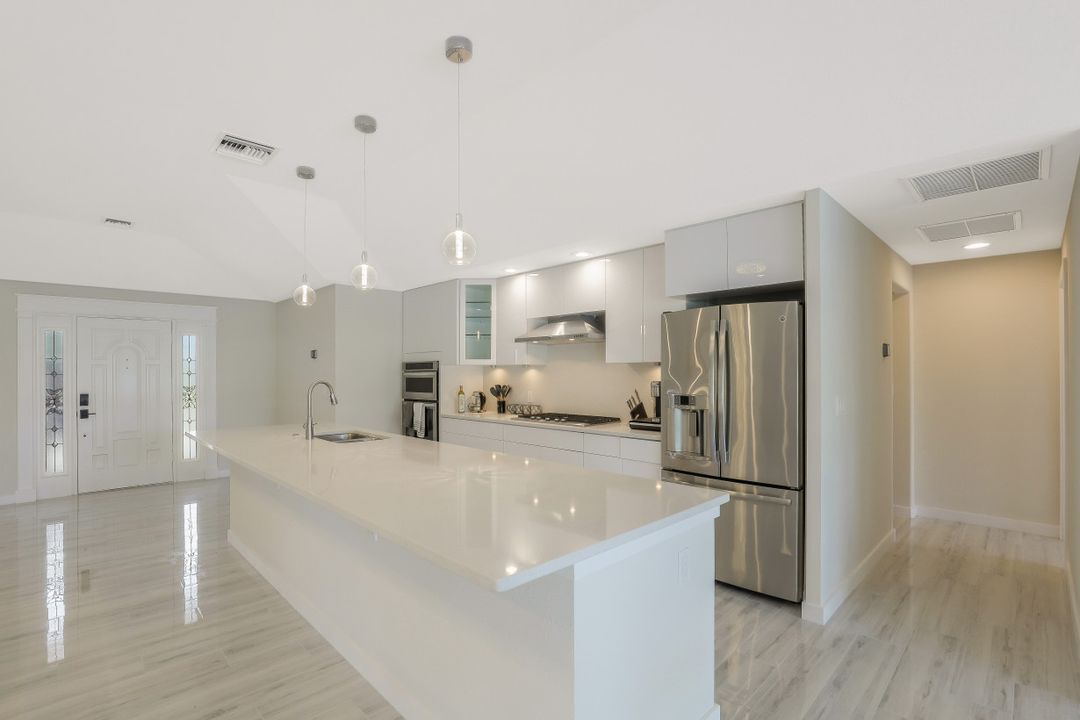 6572 E Town and River Rd, Fort Myers, FL 33919