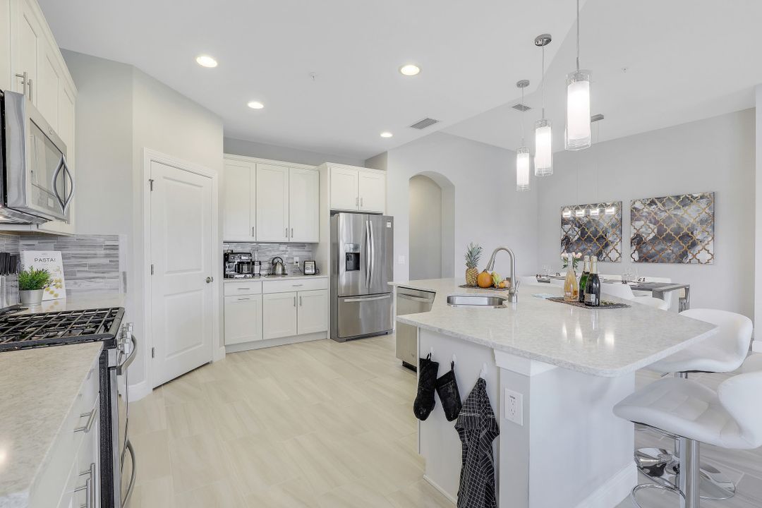 2185 Frangipani Cir, Naples, FL 34120