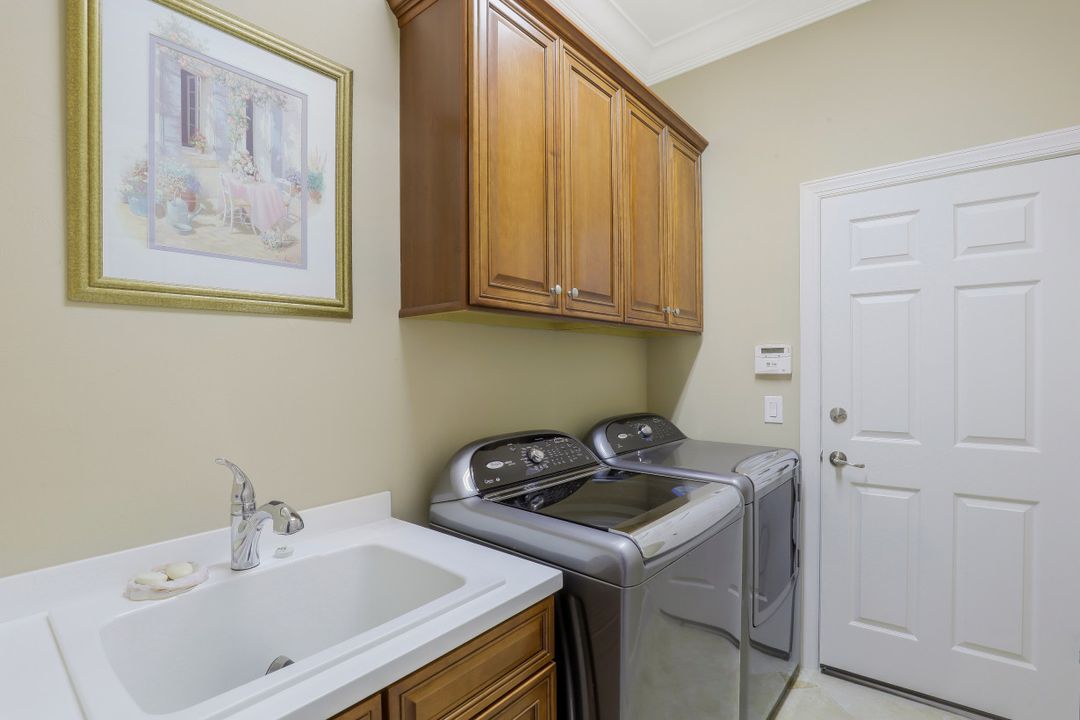 9359 Marble Stone Dr, Naples, FL 34120