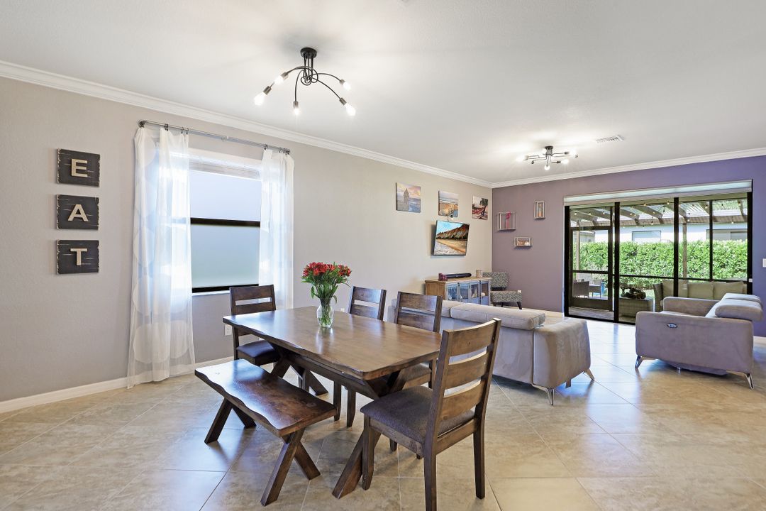 9231 Shadow Oak Ln, Naples, FL 34120