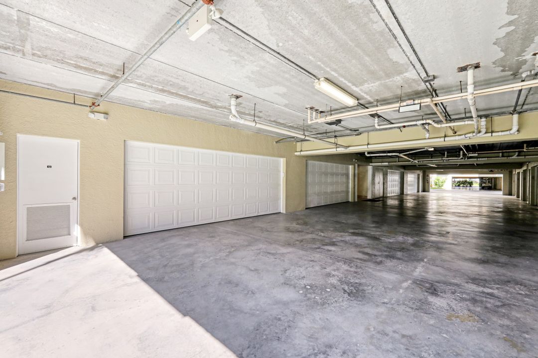 7606 Pebble Creek Cir #304, Naples, FL 34108
