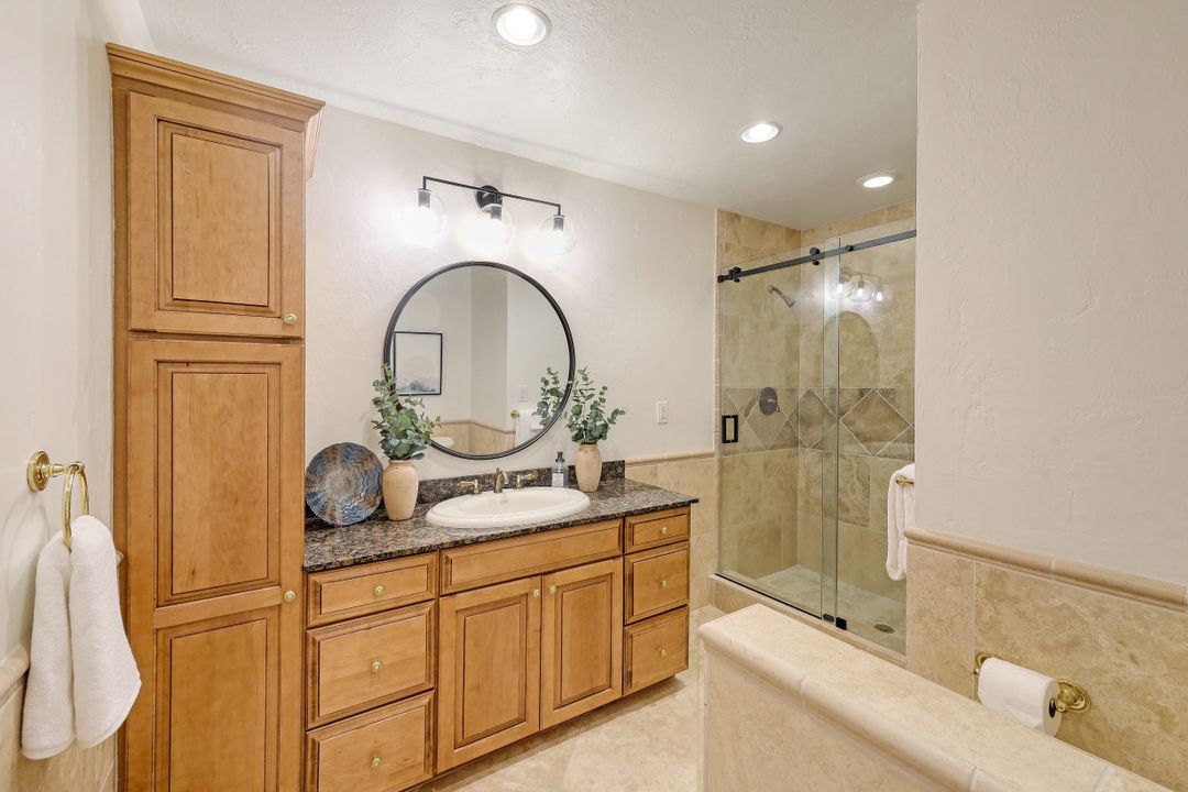438 Lagoon Ave, Naples, FL 34108