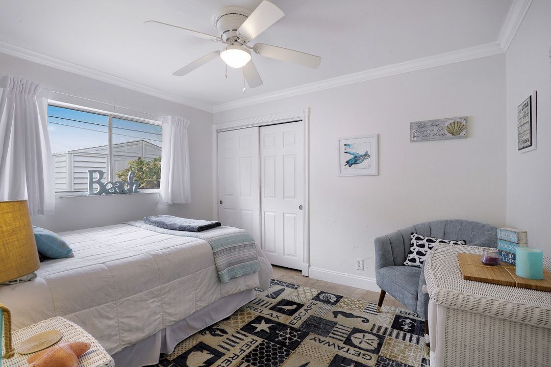 989 E Valley Dr, Bonita Springs, FL 34134