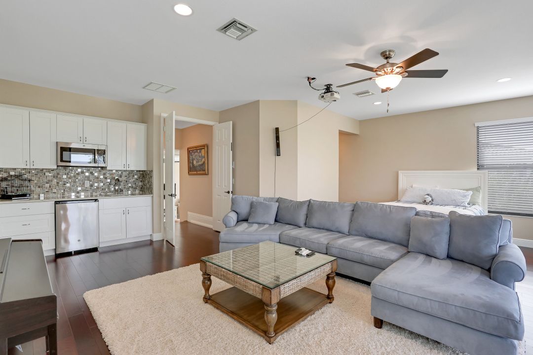 2934 Cinnamon Bay Cir, Naples, FL 34119