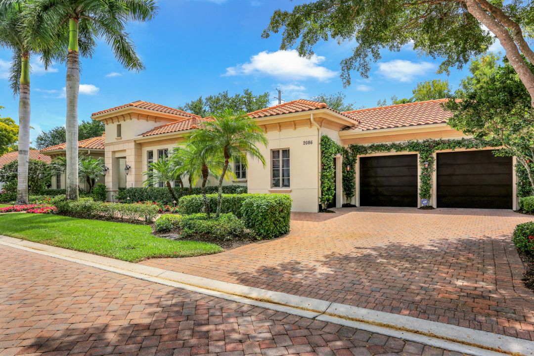 2086 Torino Way, Naples, FL 34105