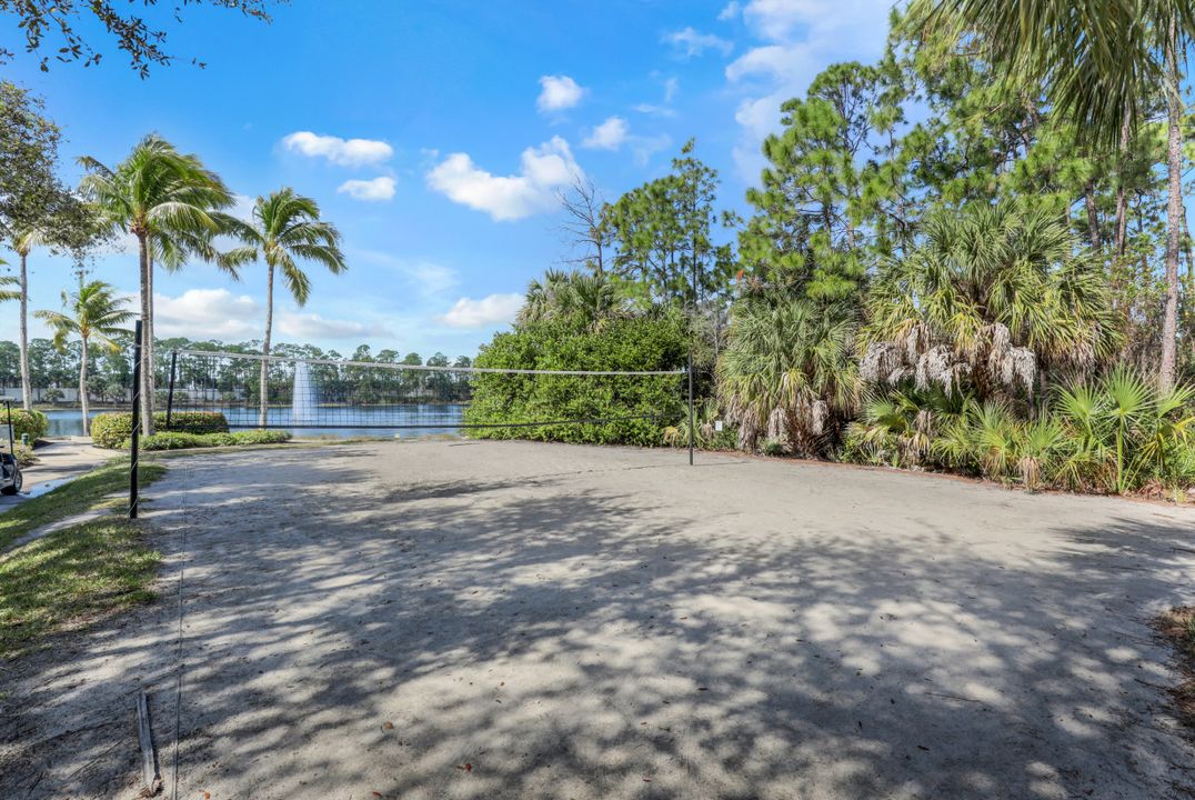 1916 Tarpon Bay Dr N, Naples, FL 34119