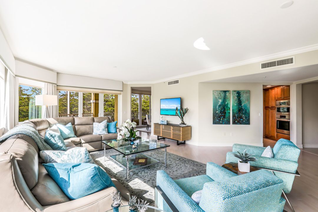 2728 Tiburon Blvd E #302, Naples, FL 34109