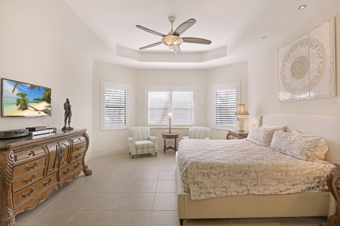 2760 Crystal Way, Naples, FL 34119