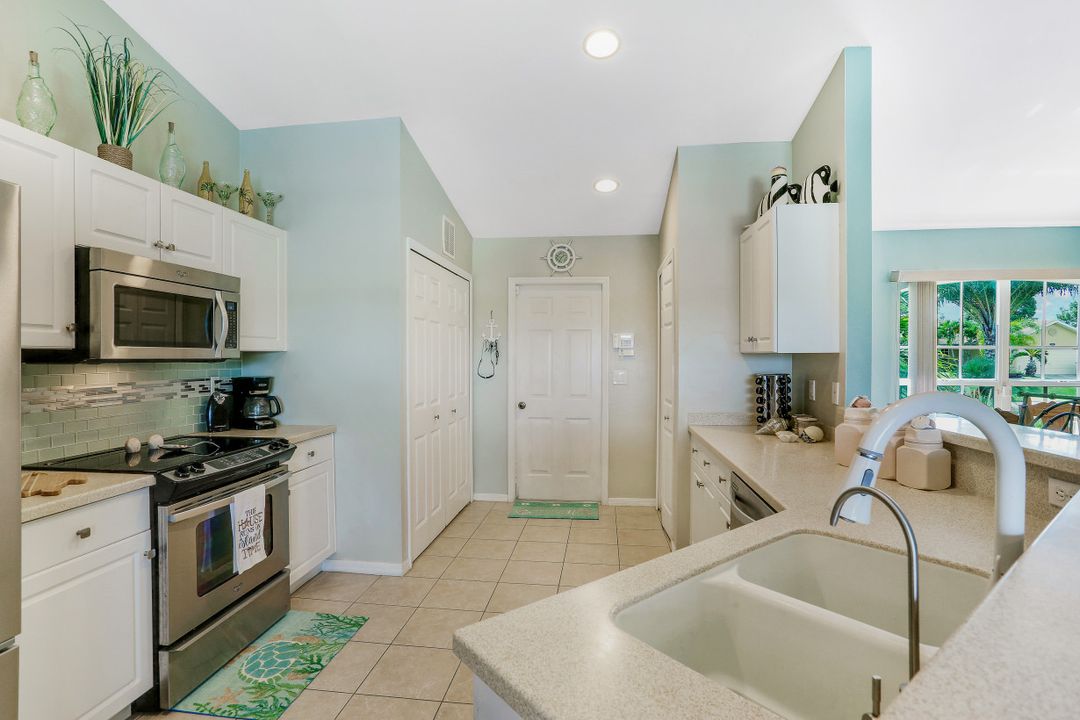 321 NE 10th Terrace, Cape Coral, FL 33909