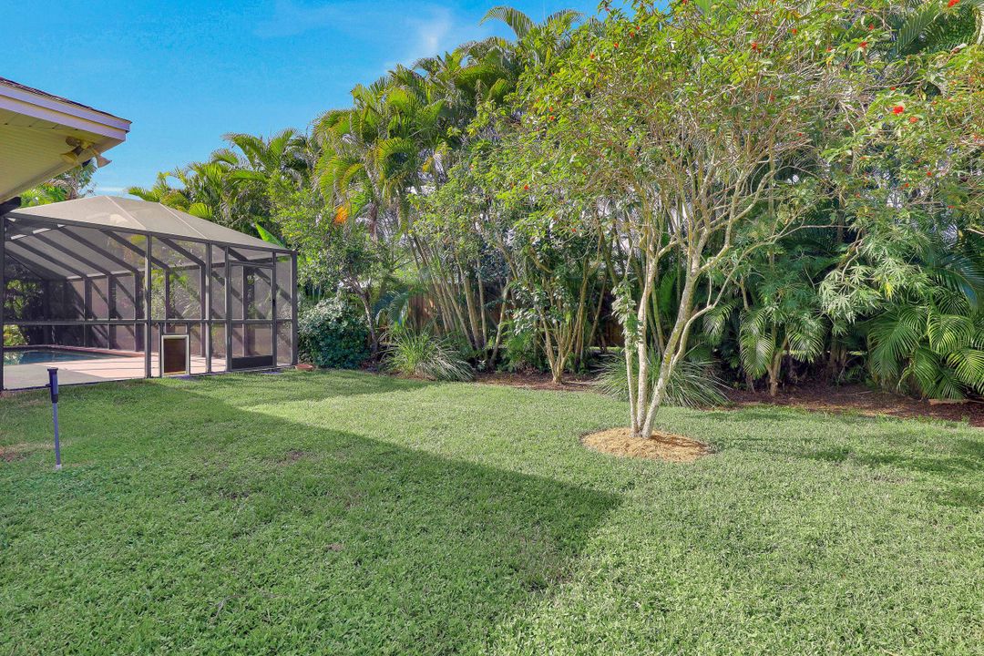 1010 Moon Lake Dr, Naples, FL 34104