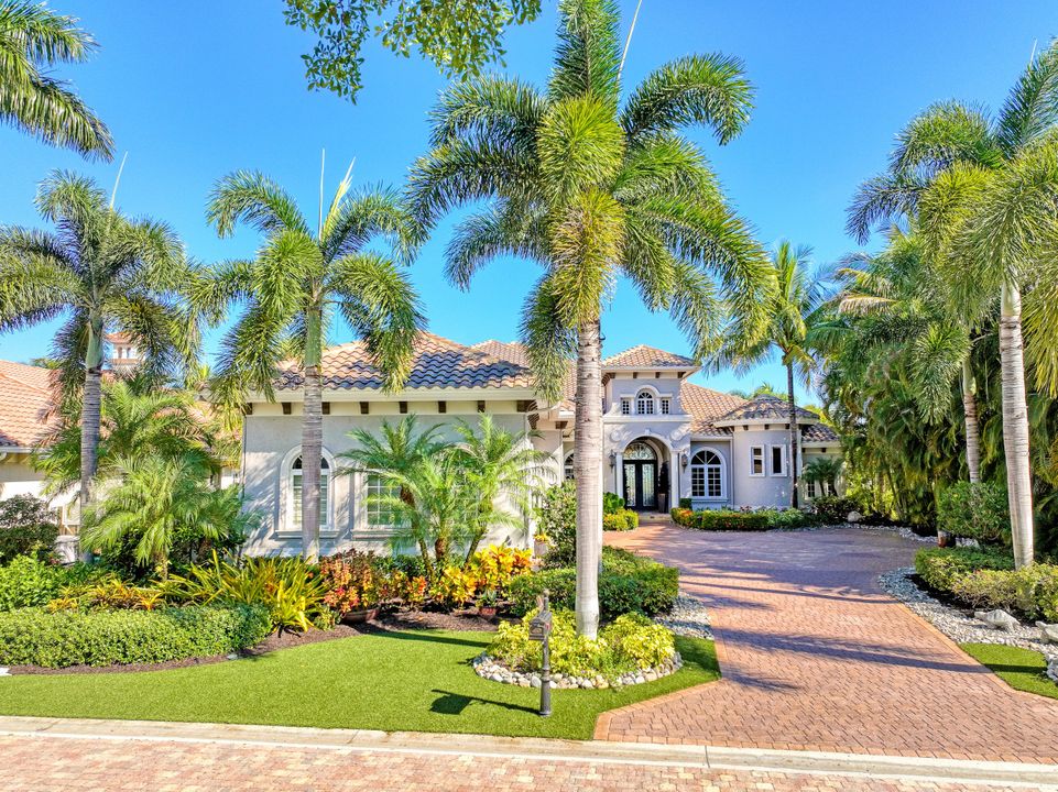 18000 Via Bellamare Ln, Miromar Lakes, FL 33913