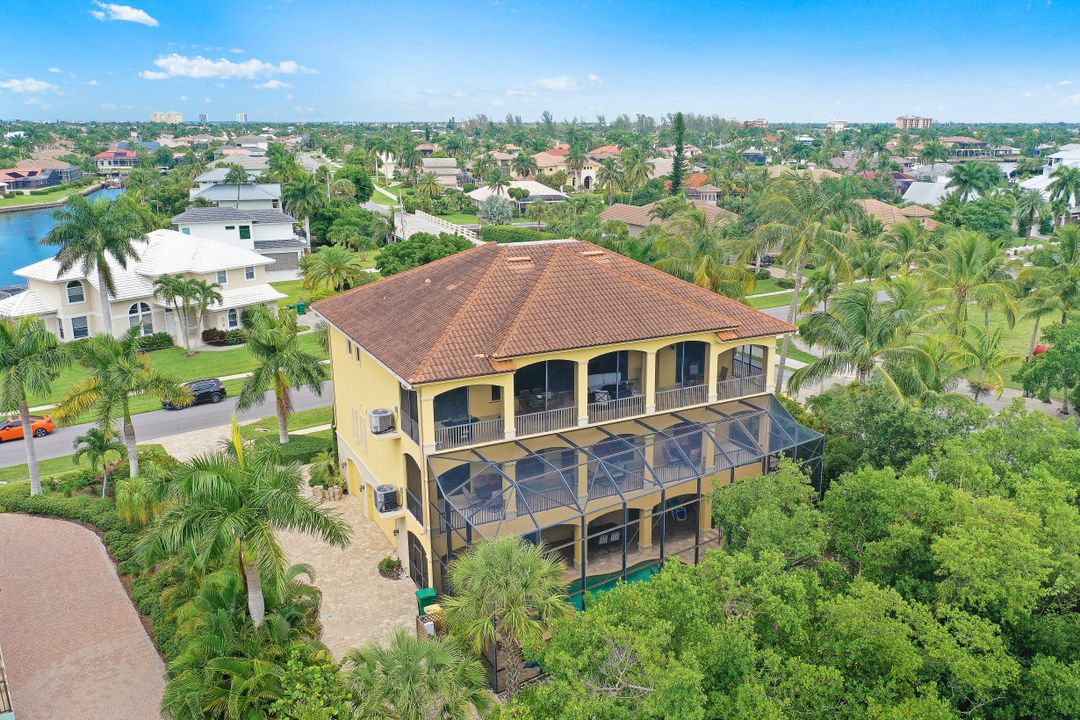 500 Spinnaker Dr, Marco Island, FL 34145