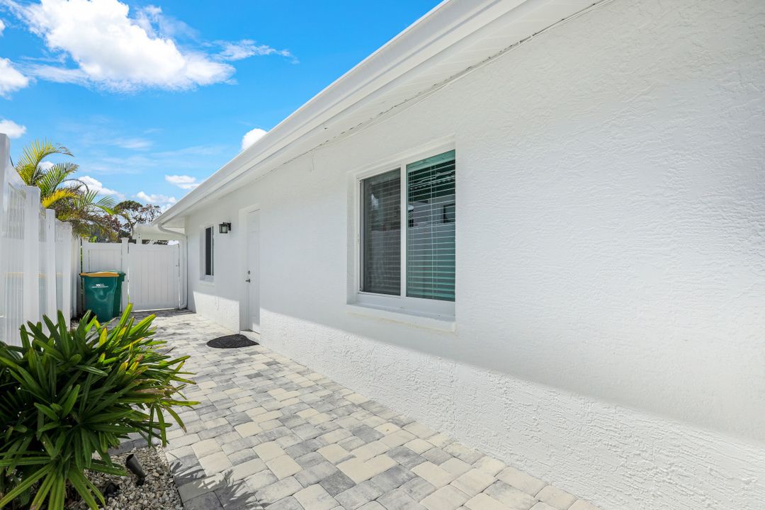 643 108th Ave N, Naples, FL 34108