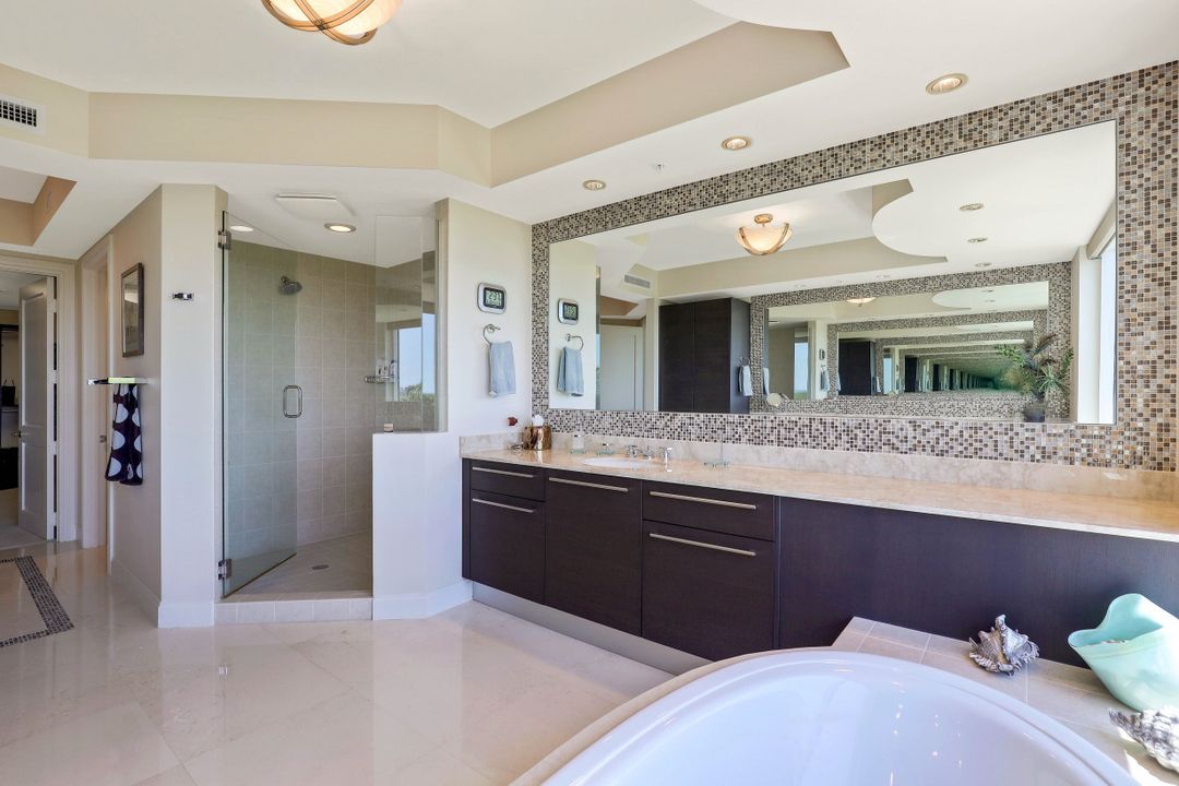 13675 Vanderbilt Dr #610, Naples, FL 34110
