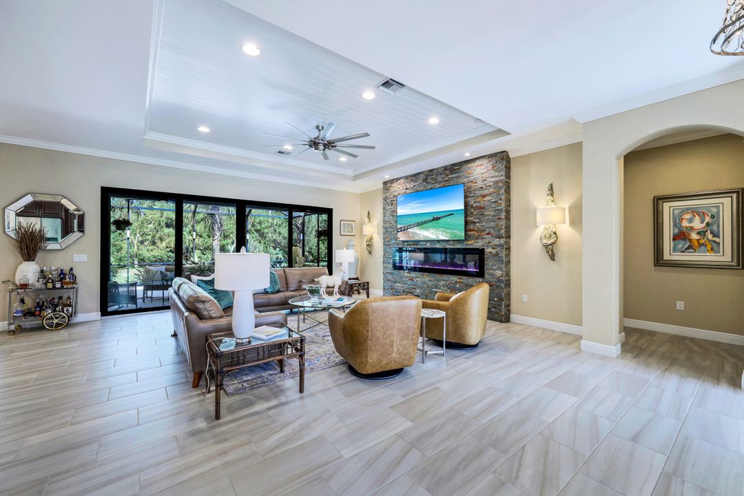 2303 Somerset Pl, Naples, FL 34120