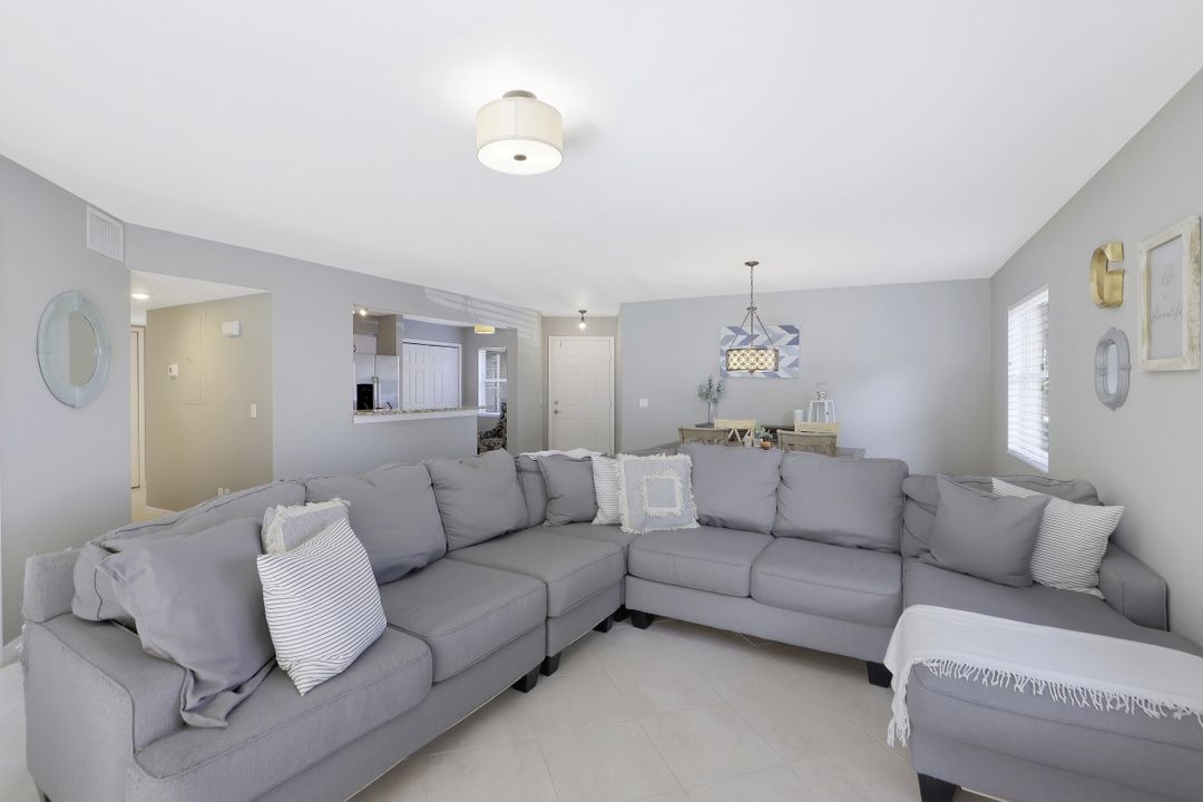 9605 Crescent Garden Dr, Naples, FL 34109