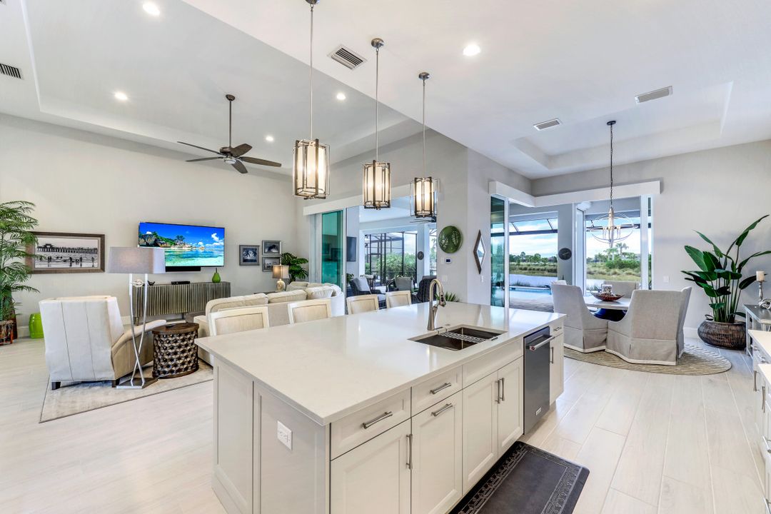 6231 Megans Bay Dr, Naples, FL 34112