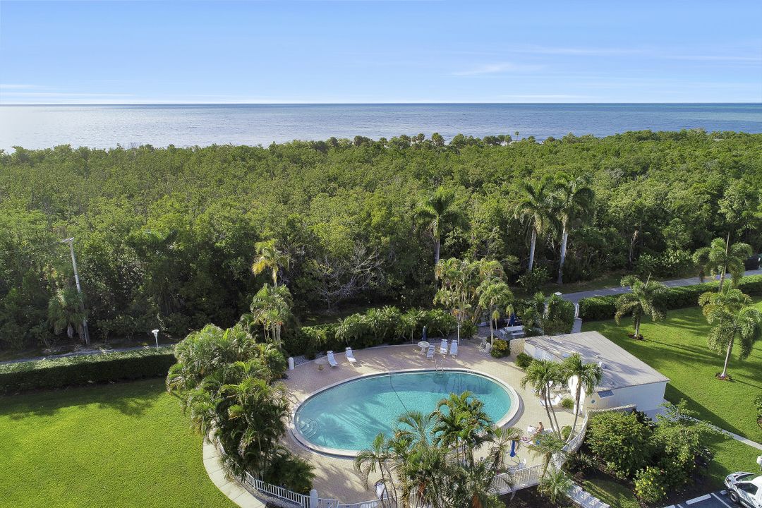 1 Bluebill Ave, Naples, FL 34108