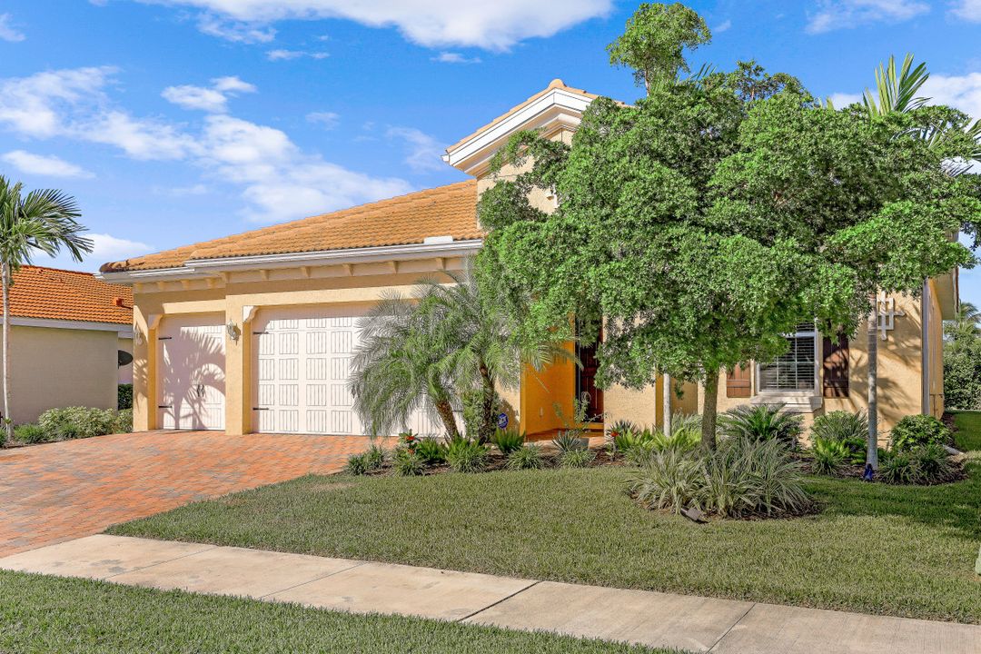 3001 Sunset Pointe Cir, Cape Coral, FL 33914