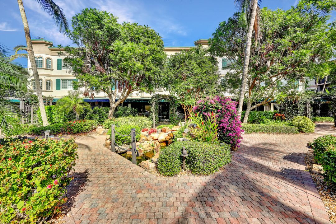 431 4th Ave S, Naples, FL 34102